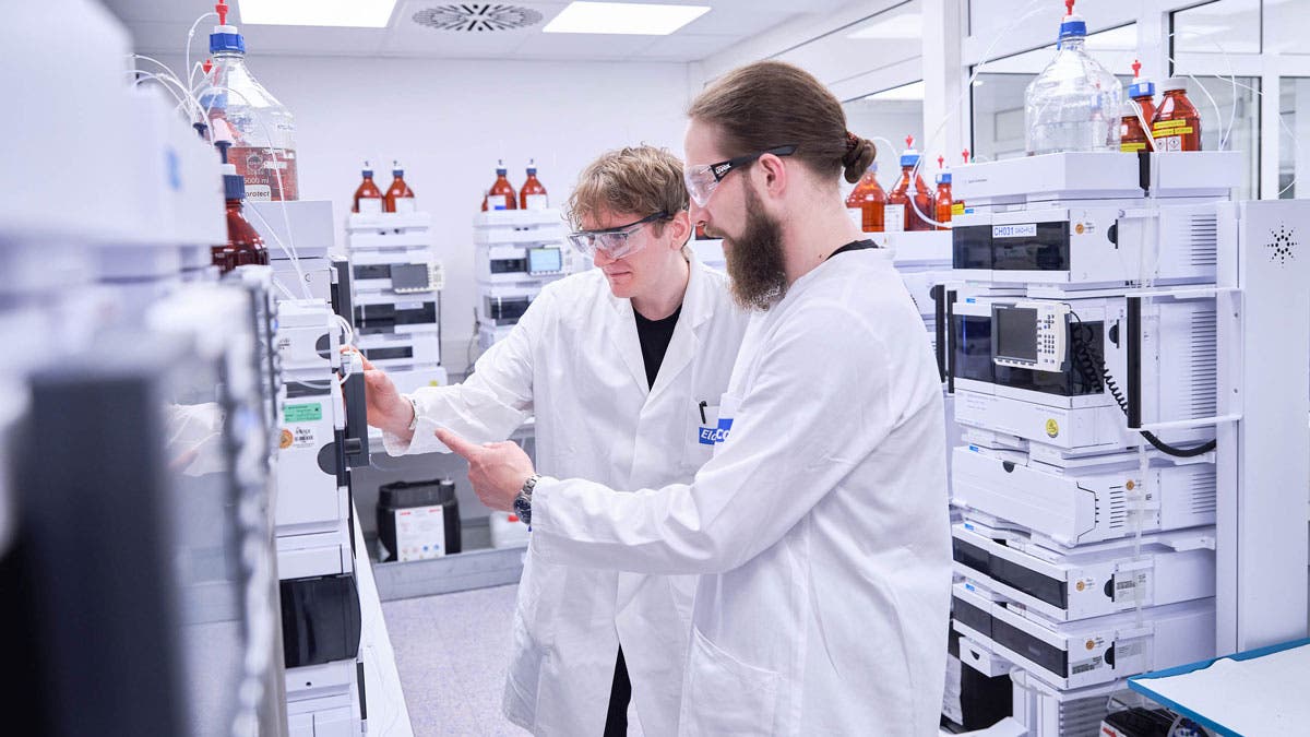 Two employees in a laboratory