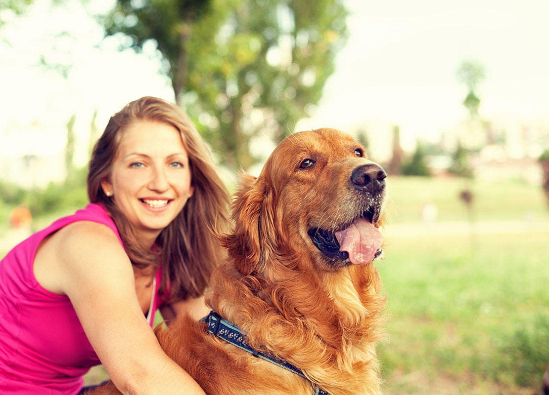 Mejores amigos - una mujer y su perro